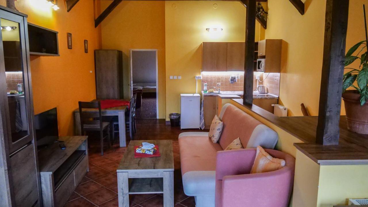 Penzion Na Hradbach Louny Exterior photo